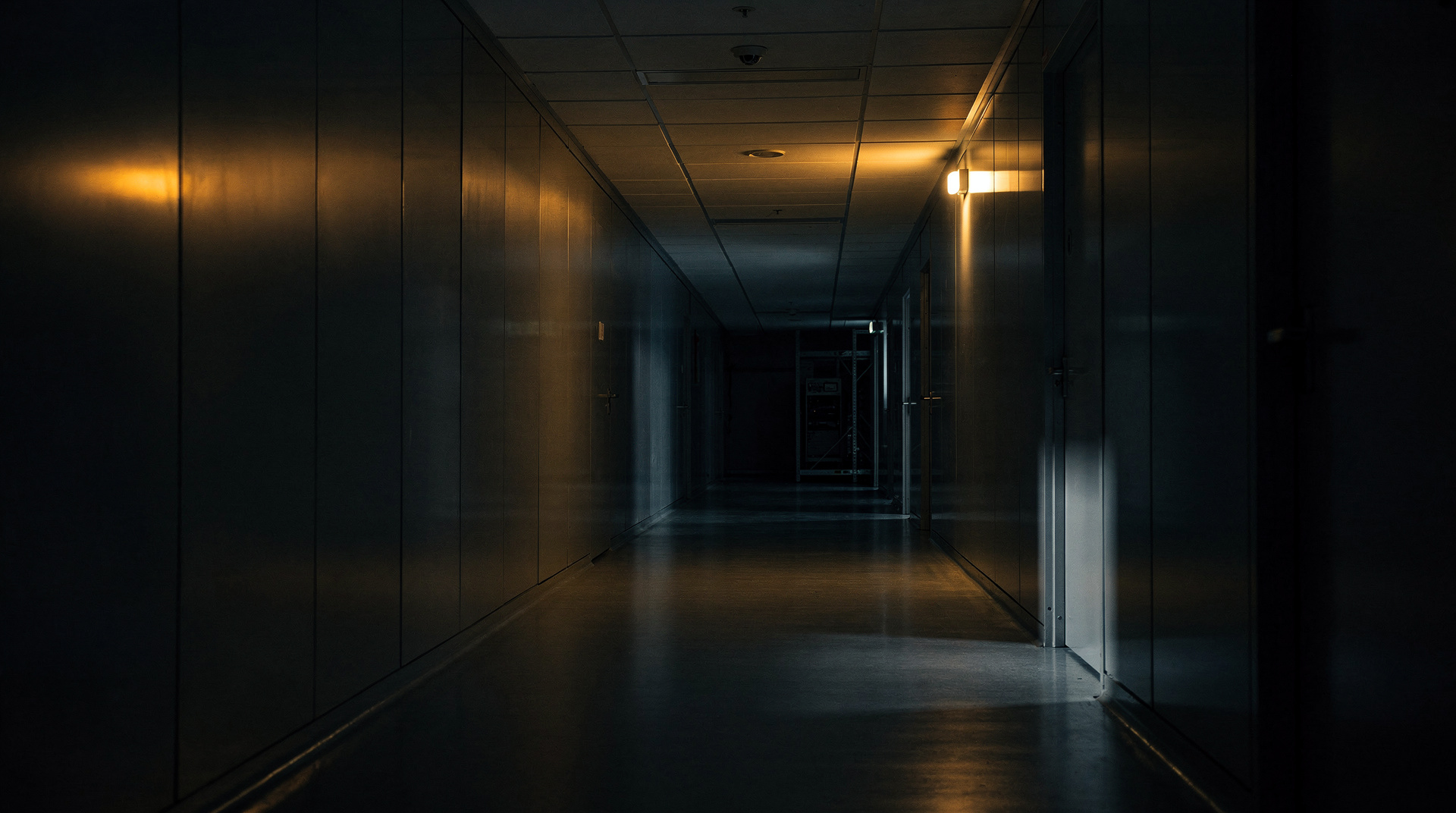 Vanta Labs — clinical noir theme